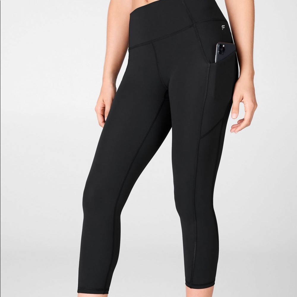 BNWT Fabletics cropped leggings with pockets